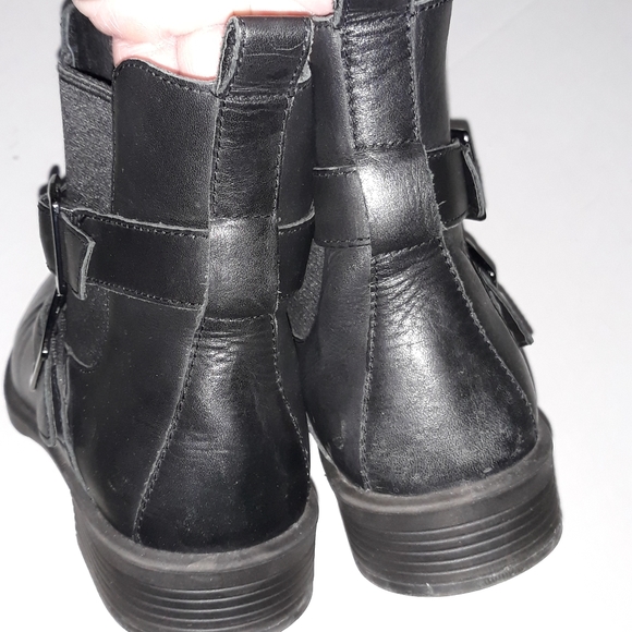 Umberto Raffini black leather buckle ankle boots. Size 6.5 - Picture 11 of 12
